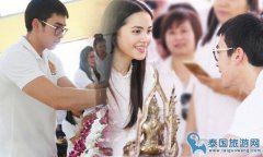 Nadech和Yaya携手一起做功德