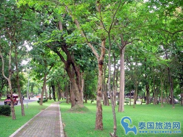 值得一去的地方--宛如公园般的清迈大学