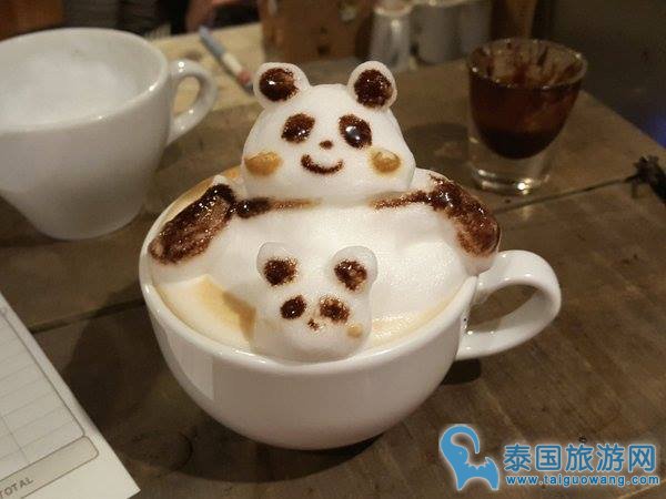 泰国特色下午茶美食：Two Spoons Tale咖啡店的3D咖啡奶泡