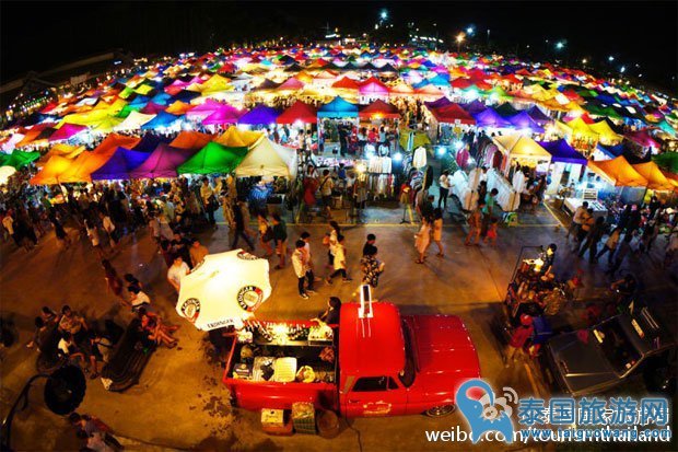 泰国曼谷有名又好玩的夜市--Ratchada 火车市集