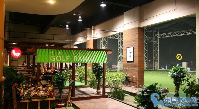 曼谷最高的特色酒店--彩虹云霄酒店