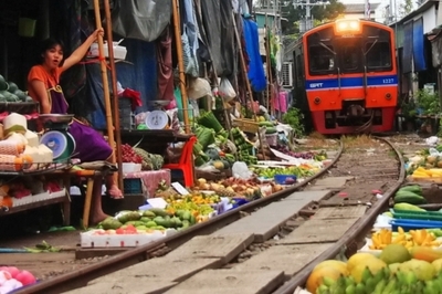 曼谷美功铁道市场 (Maeklong Railway Market)