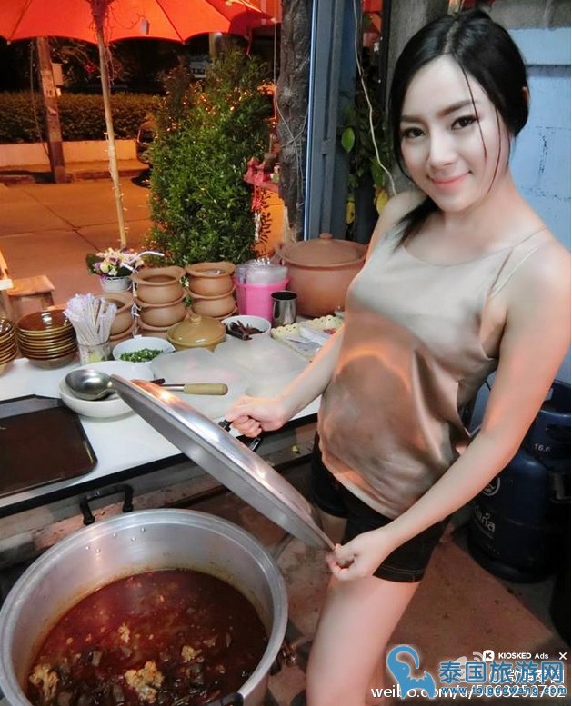 别装了,你们到底是来吃东西的还是来看人的?