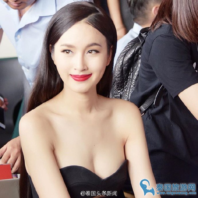 盘点POYD为《妖医》宣传会上的吸晴造型