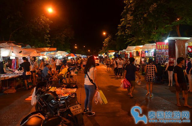 曼谷当地人爱去的市场——普桥夜市