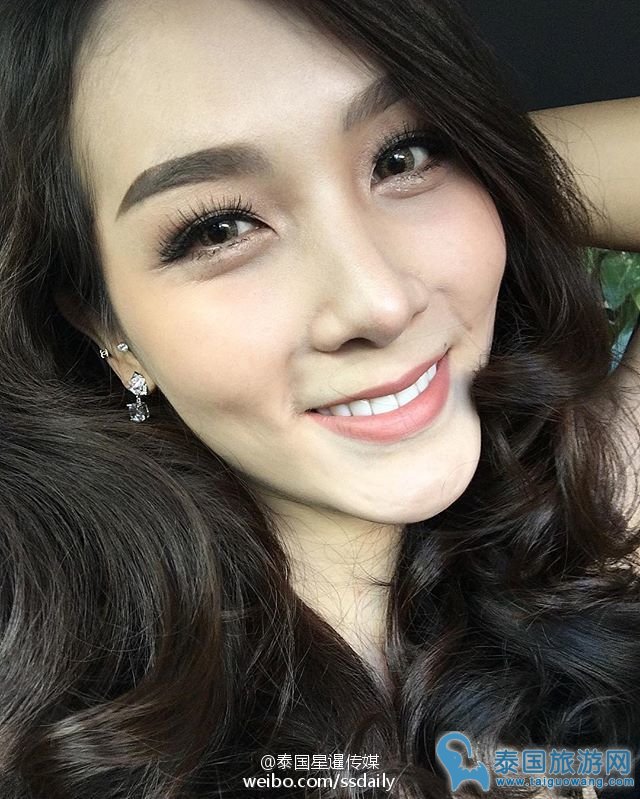 女神Aum和新人妖明星