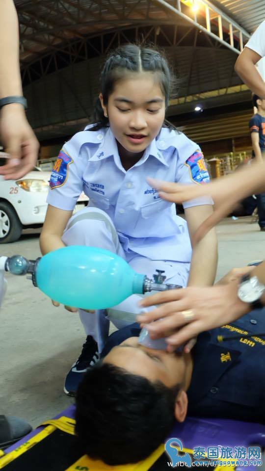 泰国美女救援人员美丽又暖心