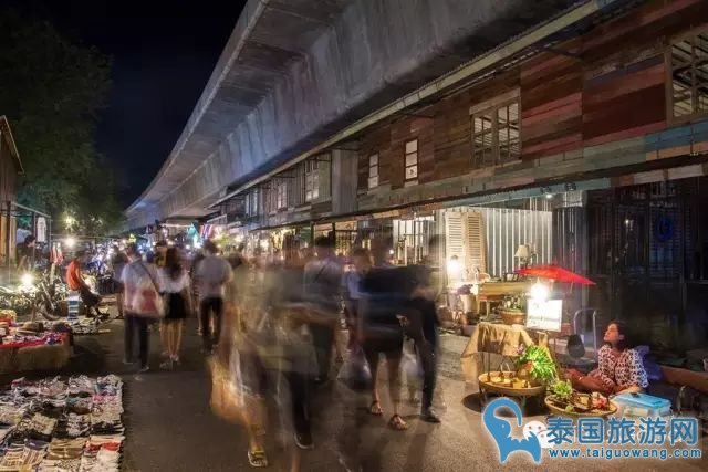 曼谷最有特色的三大夜市