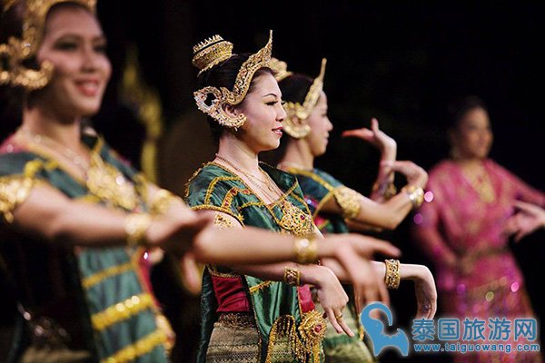 泰国曼谷叁攀民俗村传统泰式表演,泰国叁攀玫瑰园泰国舞蹈表演,曼谷玫瑰园民俗舞蹈表演,泰国叁攀民俗村舞蹈表演