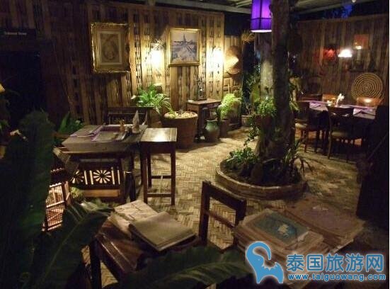 华欣一家被多个旅游杂志强烈推荐的餐厅：Hin Lek Fai Restaurant