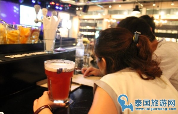泰国曼谷河边夜市:泰国必去的一个新兴夜市
