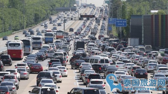 曼谷堵车路段将设急救车专道