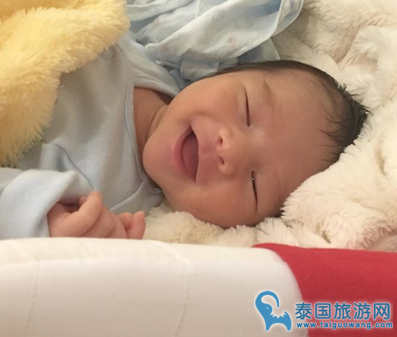 泰拼了!泰国著名歌手Lydia抱为满月儿子健身
