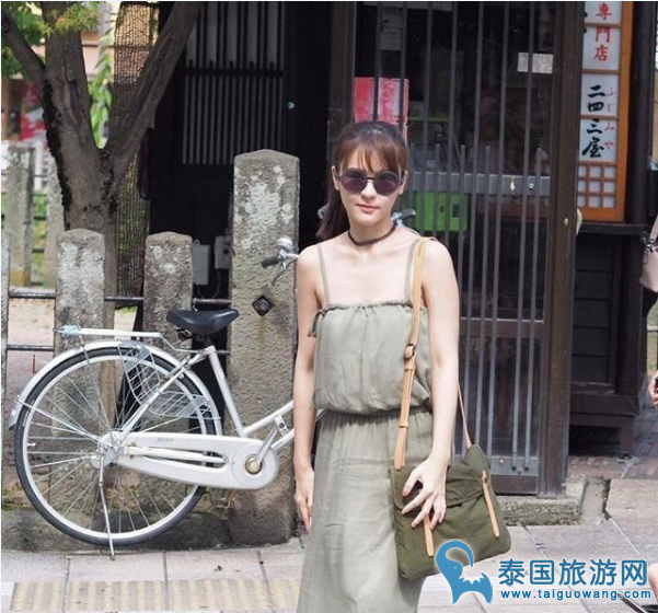 小可爱Aom李海娜与家人同游日本买彩票闹乌龙