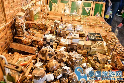 清迈小而美夜市--阿努商夜市Anusarn Market
