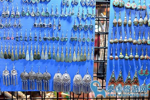 清迈小而美夜市--阿努商夜市Anusarn Market