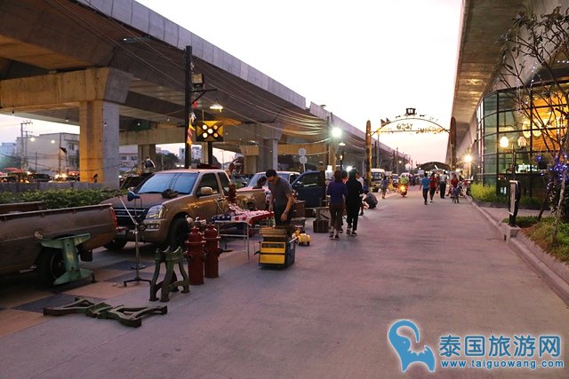 曼谷打造机场捷运集市 为摊贩谋去处