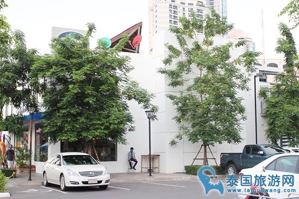 曼谷娱乐新玩法--城市冲浪极限运动Flow House