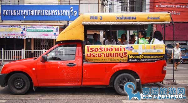 泰国小公车 红色双条车Songthaew(宋条)