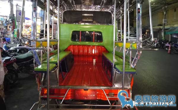 泰国在地小公车 双条车Songthaew(宋条) 内部
