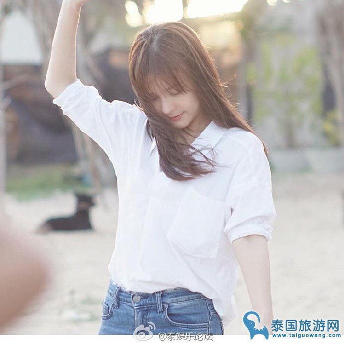 李海娜Aom近日将飞北京录制节目 主演的《意外爱情》将上线