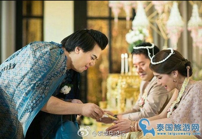 Noey与男友Arm举办盛大泰式订典礼
