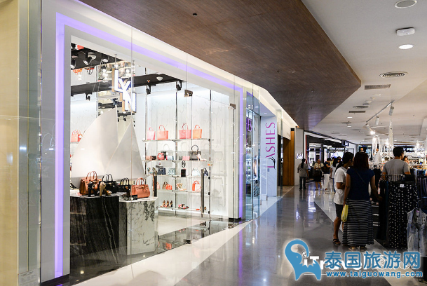 曼谷紧邻BTS旁的购物商场Silom Complex品牌购买攻略
