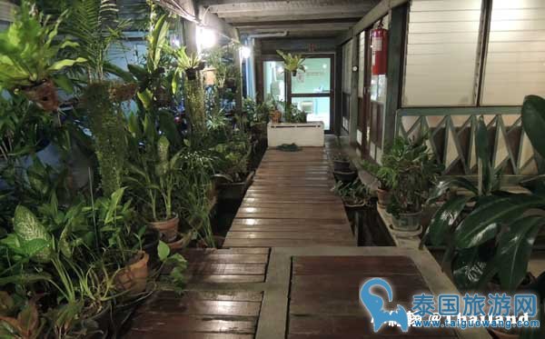 捷运站Sala Daeng附近特色泰屋按摩店Ruen-Nuad Massage Studiobts