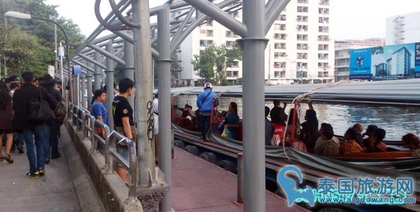 Khlong Saen Saep Express Boat-The Mall Bangkapi购物中心.jpg
