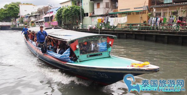 Khlong Saen Saep Express Boat 空盛桑运河快船.jpg