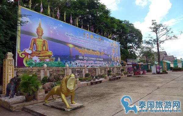 泰国廊开自助游必去绝美景点：Wat Pho Chai寺庙