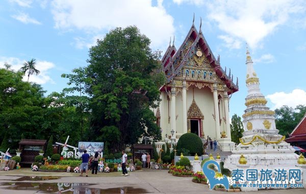 泰国廊开自助游必去绝美景点：Wat Pho Chai寺庙