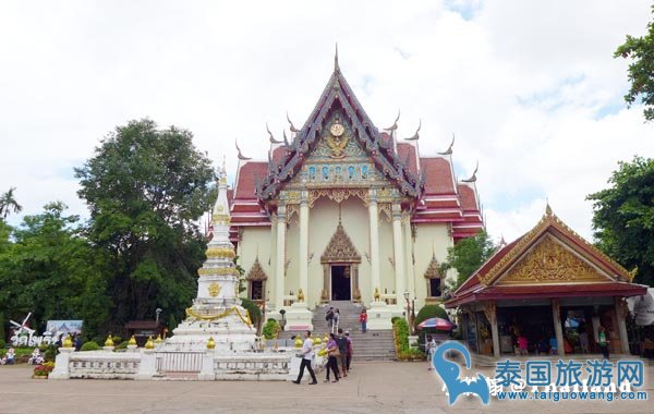 泰国廊开自助游必去绝美景点：Wat Pho Chai寺庙