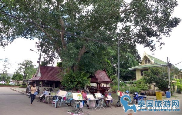 泰国廊开自助游必去绝美景点：Wat Pho Chai寺庙