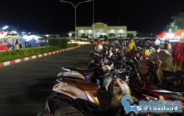 乌隆他尼UD TOWN夜市购物游记