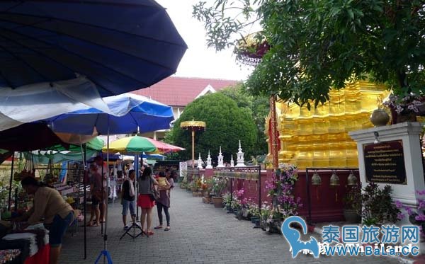 清迈最有意思的寺庙:Wat Phan On攀安寺 开在集市旁的寺庙