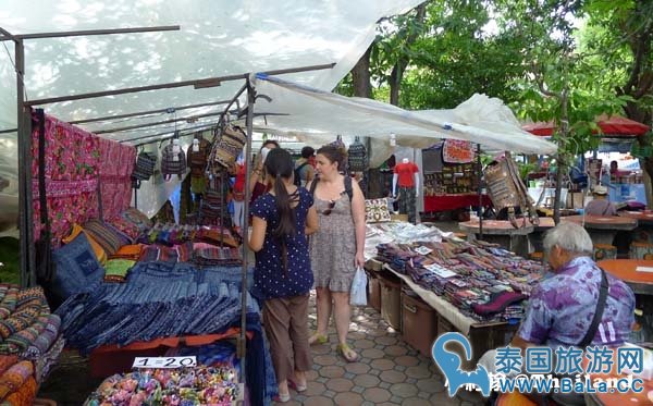 清迈最有意思的寺庙:Wat Phan On攀安寺 开在集市旁的寺庙