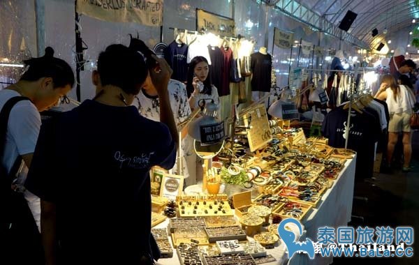 曼谷最有趣的创意夜市是哪个--TGIF Market周末文青创意市集