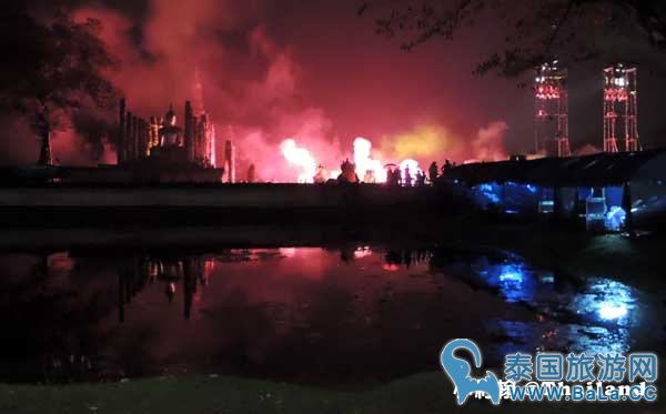 素可泰歷史遗迹公园 Sukhothai Historical Park水灯节夜晚