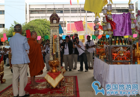 华欣举办规模最大的祈福仪式 2000余人祈祷祝愿