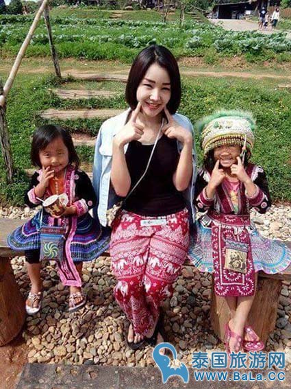 泰国马路水坑洗澡女子整容曝光 外貌清纯动人