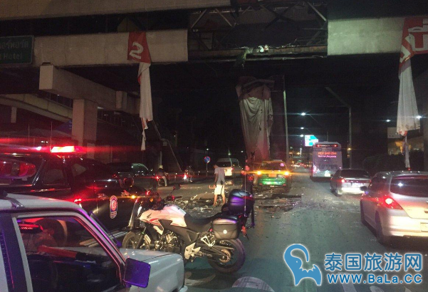 曼谷廊曼火车站大拖车撞上人行天桥反弹 的士毫无防备追尾