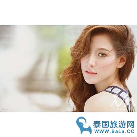 “小水”吕爱惠性感写真照片 小露香肩,眼神迷人