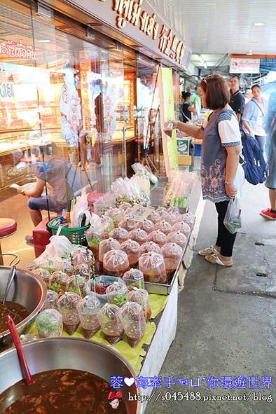 泰国美功铁道市场来一场神奇的火车市场之旅