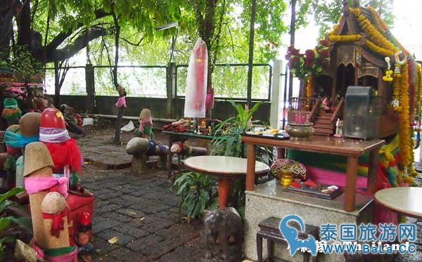 泰国男性生殖器Lingam Shrine求子求财的灵根庙.jpg