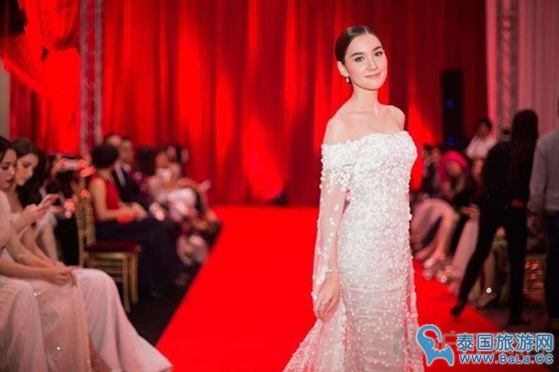 《焚心傲情》的女主角diana flipo穿优雅白裙 仙的像小公主