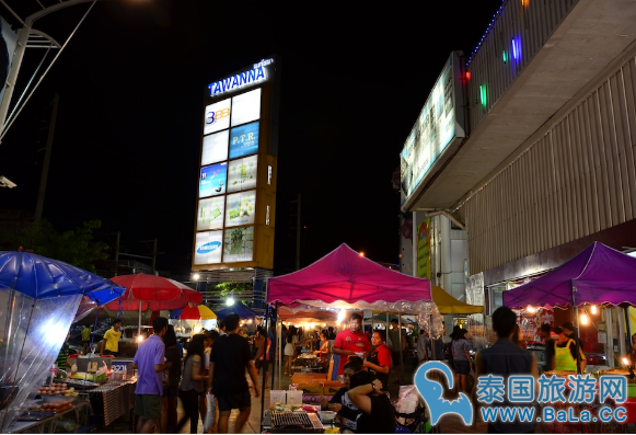 曼谷地铁沿线附近夜市--Tawanna shopping park
