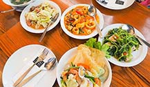 曼谷吃平价好吃的泰式人气餐厅--Baan Ying Cafe & Meal