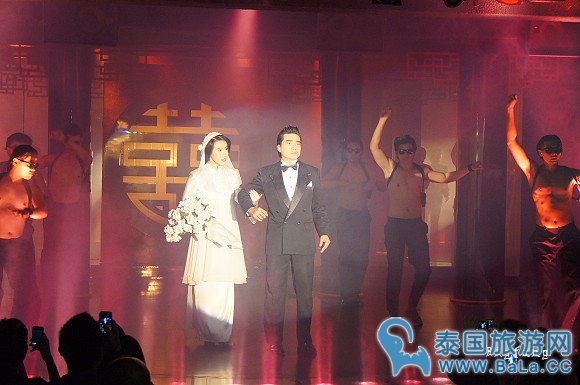 曼谷好看小众的人妖秀场--Calypso Cabaret Show 小而美的精致剧场