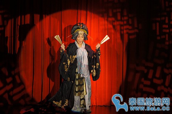 曼谷好看小众的人妖秀场--Calypso Cabaret Show 小而美的精致剧场